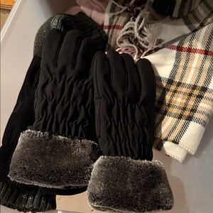 Black Winter Gloves with Faux Fur Cuffs